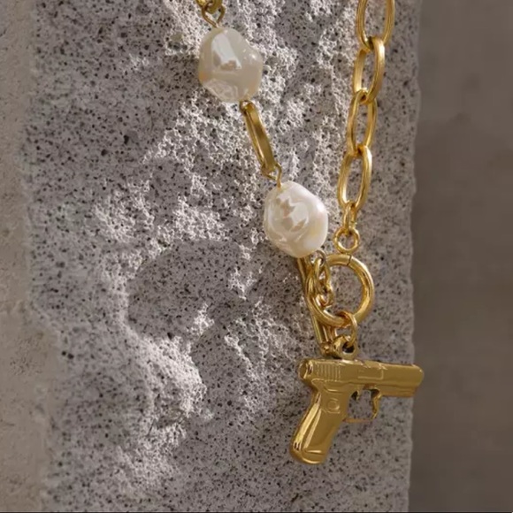 💛18K Gold plated Pearl gun necklace - Picture 2 of 6